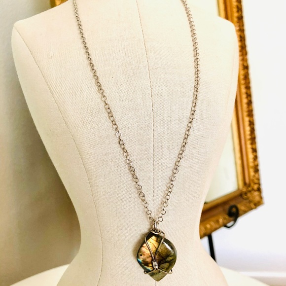 Vintage labradorite pendant necklace & Quartz Bracelet - Picture 9 of 15
